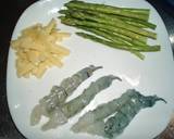 Easy Shrimp and Asparagus Salad Spring Rolls recipe step 2 photo