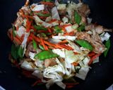 A picture of step 5 of Chicken noodle stir fry.