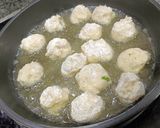 Foto del paso 2 de la receta Albóndigas de merluza en salsa de vino blanco