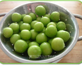 A picture of step 2 of Vodka-Based Umeshu - Make Umeshu Abroad.