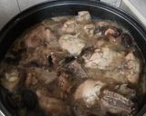 A picture of step 2 of Chicken mushroom with greens.