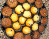 Foto del paso 7 de la receta: Magdalenas de chocolate y vainillas con arándanos 🫐🍫🧁