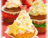 A picture of step 12 of Strawberry-Decorated Cup Cakes - For Japanese Doll Festival.