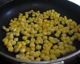 A picture of step 1 of Roast Corn Rice with Canned Corn.