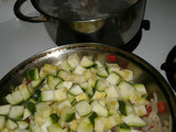 Zapallito revuelto c/pollo y tirabuzón