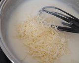 Foto del paso 2 de la receta: Ñoquis caseros con bechamel y setas al aceite de trufa