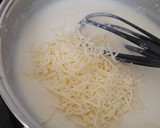 Foto del paso 2 de la receta: Ñoquis caseros con bechamel y setas al aceite de trufa