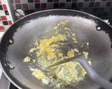 Foto langkah ke 2 dari resep Nasi Goreng Salmon.