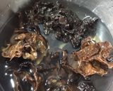 Foto langkah ke 2 dari resep Ayam Jamur Kecap.