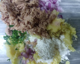 Foto del paso 2 de la receta: Tortitas de papa y atún
