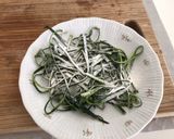 Foto del passaggio 4 della ricetta Mezzi paccheri ondulati con crema di zucchine, crema di gorgonzola e buccia di zucchine fritta