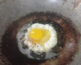 Foto langkah ke 1 dari resep Telur Ceplok saus Tiram.