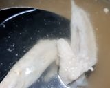 Hình bước làm 1 của món Súp gà xé cho sinh nhật bé