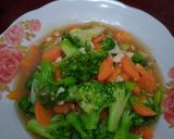 Foto langkah ke 3 dari resep Cah Brokoli Wortel.