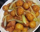 Foto langkah ke 5 dari resep Tumis Ayam dan kentang.
