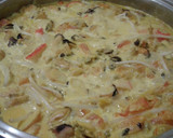 Foto del paso 8 de la receta: Mariscos con dientes de dragòn en salsa de cùrcuma