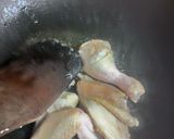 A picture of step 2 of Honey chicken cooked in soy sauce.
