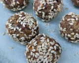 A picture of step 5 of Energy balls (tahini, oat + orange).