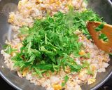 A picture of step 4 of Fried rice with sardines.