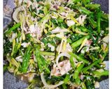 Foto langkah ke 4 dari resep Tumis Kangkung Bunga Pepaya.