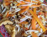 Foto langkah ke 4 dari resep Tauge tumis tahu wortel.