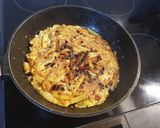 Foto del paso 2 de la receta: Tortilla de papas y hongos shiitake