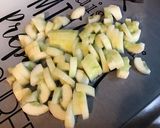 Une image de l'étape 4 de Salade de pâtes marinée aux tomates, concombre, courgette, oignon de roscoff et Lonzo.