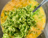 Foto del paso 5 de la receta: Tortilla de calabacín 🥚🥒