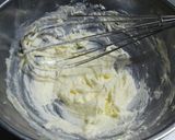 A picture of step 3 of Fluffy Tea-Flavored Cupcakes.