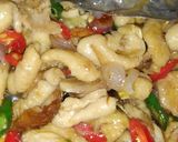 Foto langkah ke 4 dari resep Tumis Pedas Kulit Ayam (Bumbu Iris).