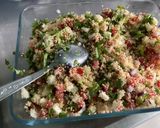 Une image de l'étape 20 de Taboulé aux tomates, légumes, raisins, herbes et épices.