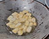 Foto langkah ke 1 dari resep Tumis Kecap Tahu Telur.