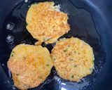 Hình bước làm 5 của món Pancake cơm trứng carrot