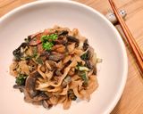 Hình bước làm 8 của món 🌱 Mì Nưa Xào Nấm Mỡ & Lá Cải Bẹ Trắng (Vegan)