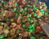 A picture of step 4 of Gobhi Matar Keema.