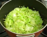 A picture of step 4 of Cabbage-filled Chinese Soup.