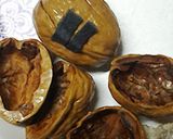 A picture of step 5 of Walnut lockets.