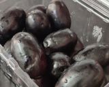 A picture of step 1 of Jamun juice (Black plum, Java plum).