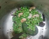 A picture of step 2 of Peas & Cashew Pulao.