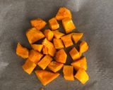 A picture of step 1 of Warm salad: squash, green beans and rocket.