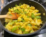 A picture of step 11 of Potatoes and Celery in Pork Broth.