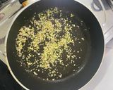 Hình bước làm 4 của món Ba rọi xào mắm ruốc