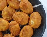 A picture of step 6 of Egg pakora.