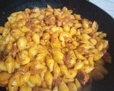 A picture of step 4 of Tandori chicken shell pasta.