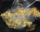 A picture of step 3 of Mix veg pakoray.