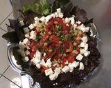 Une image de l'étape 8 de Salade marinée aux poivrons rouges, pois chiches et feta.
