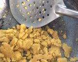 A picture of step 3 of Dates and moong dal halwa.