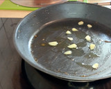 Foto del paso 6 de la receta: Tintorera en salsa, con setas