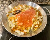 Foto del paso 7 de la receta: Arroz con marisco y manzanilla