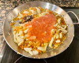 Foto del paso 7 de la receta: Arroz con marisco y manzanilla